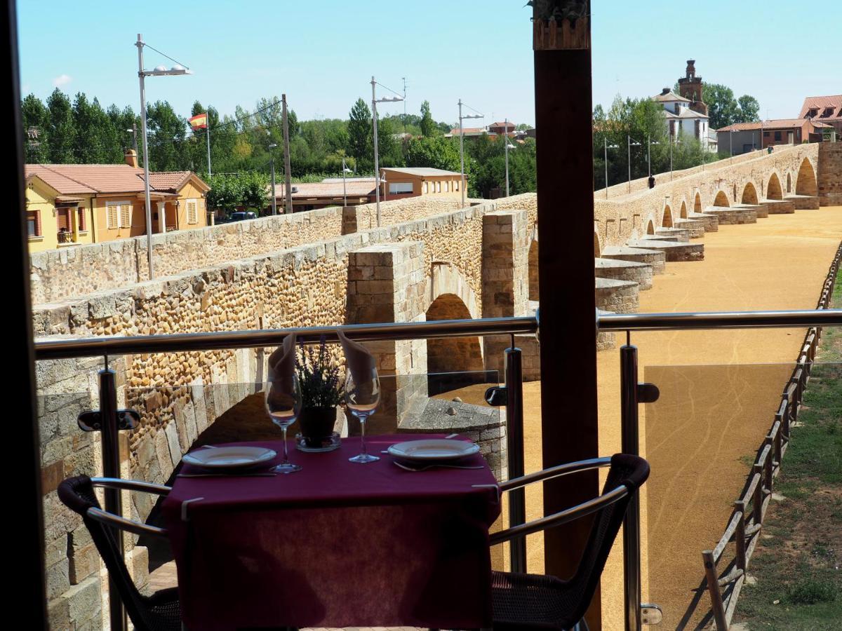 Hostal Don Suero De Quinones Оспіталь-де-Орбіґо Екстер'єр фото