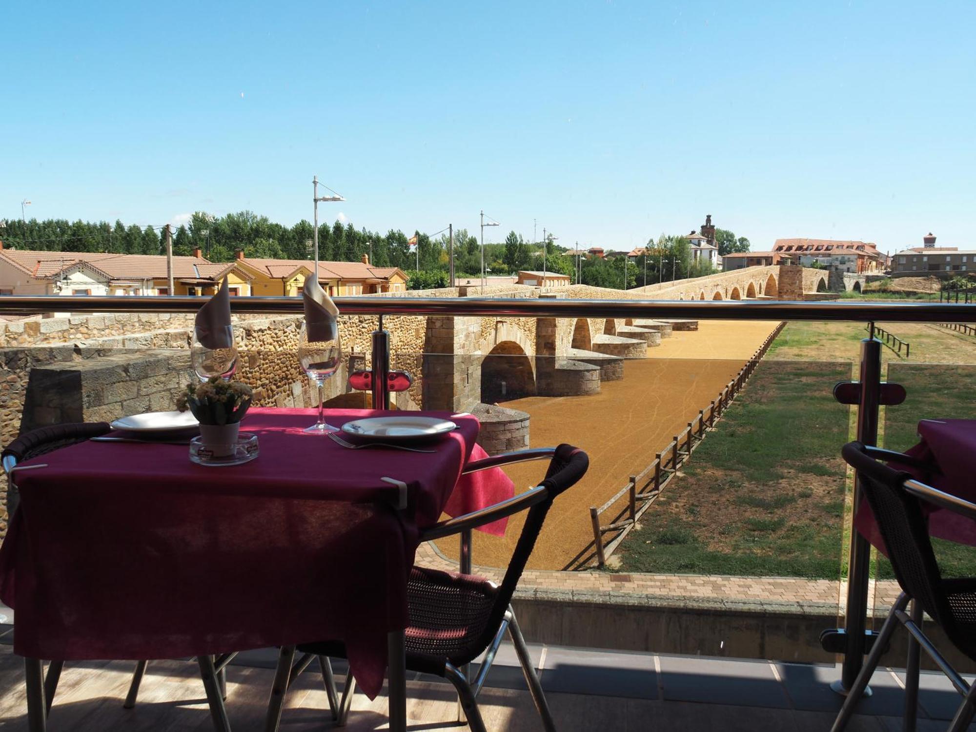 Hostal Don Suero De Quinones Оспіталь-де-Орбіґо Екстер'єр фото