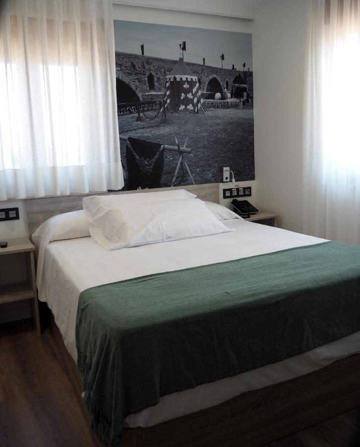 Hostal Don Suero De Quinones Оспіталь-де-Орбіґо Екстер'єр фото