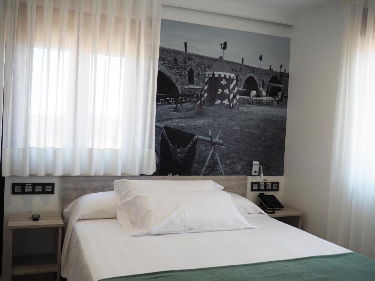 Hostal Don Suero De Quinones Оспіталь-де-Орбіґо Екстер'єр фото