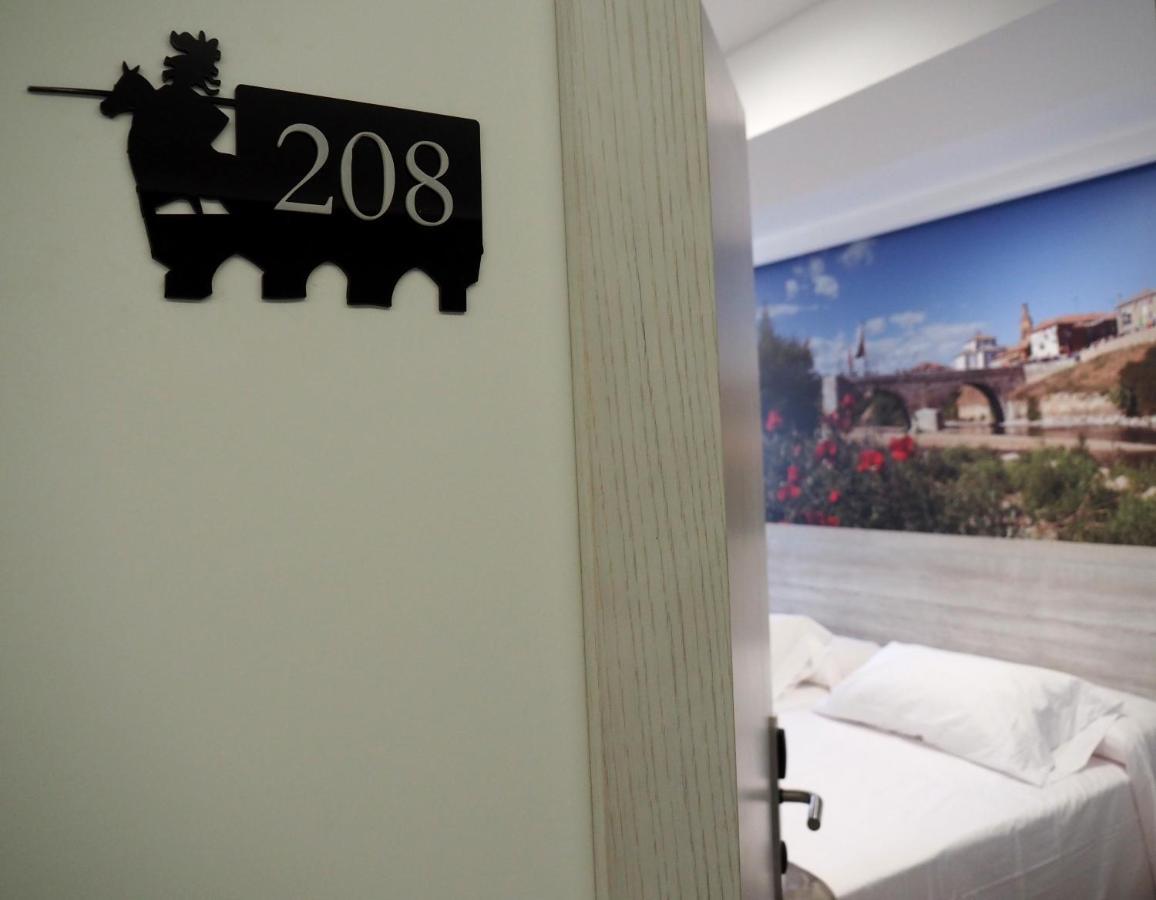 Hostal Don Suero De Quinones Оспіталь-де-Орбіґо Екстер'єр фото