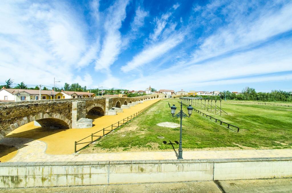 Hostal Don Suero De Quinones Оспіталь-де-Орбіґо Екстер'єр фото