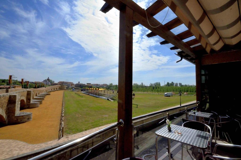 Hostal Don Suero De Quinones Оспіталь-де-Орбіґо Екстер'єр фото
